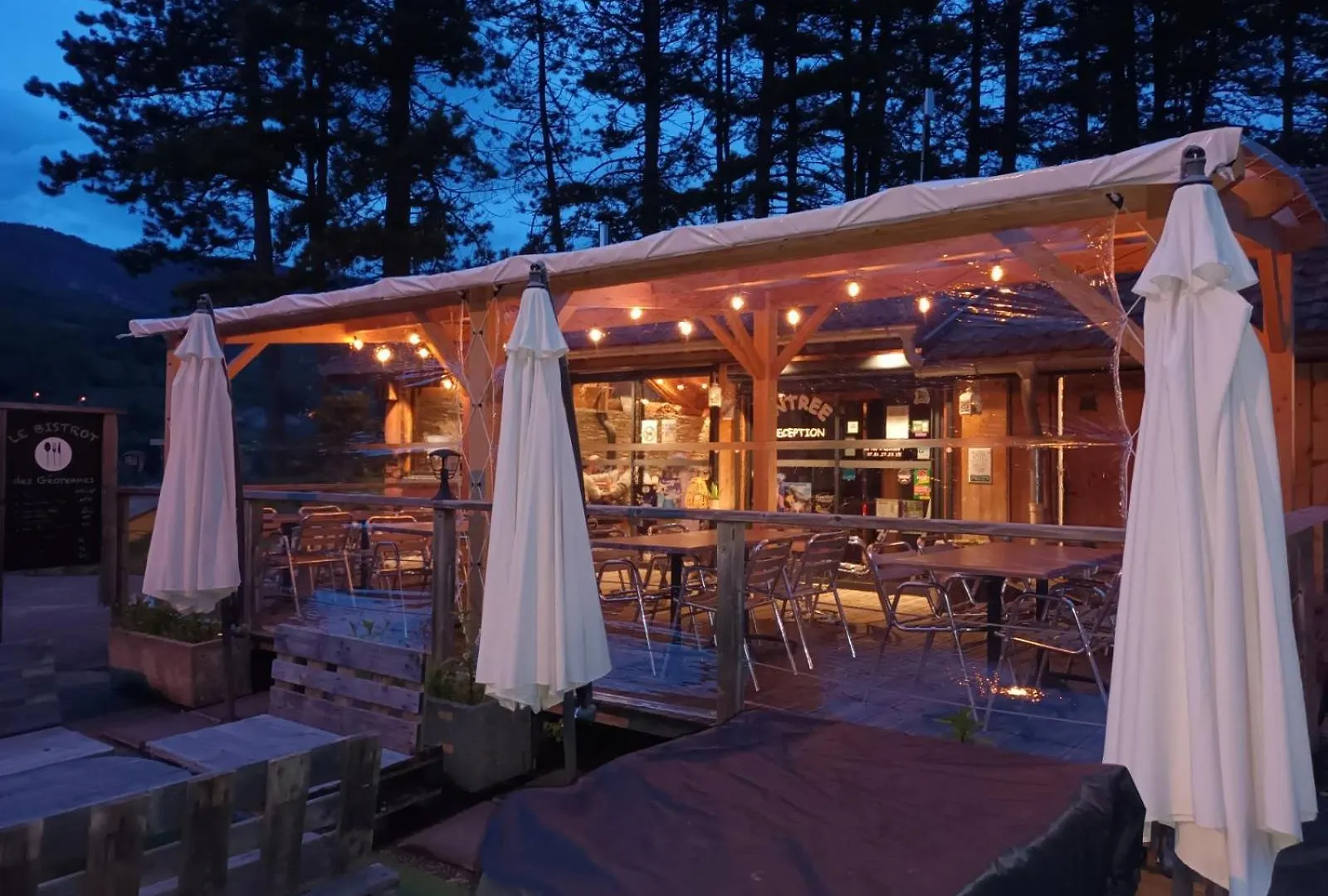Luxury tent Cabane En Bois Pod 2 Champfromier France