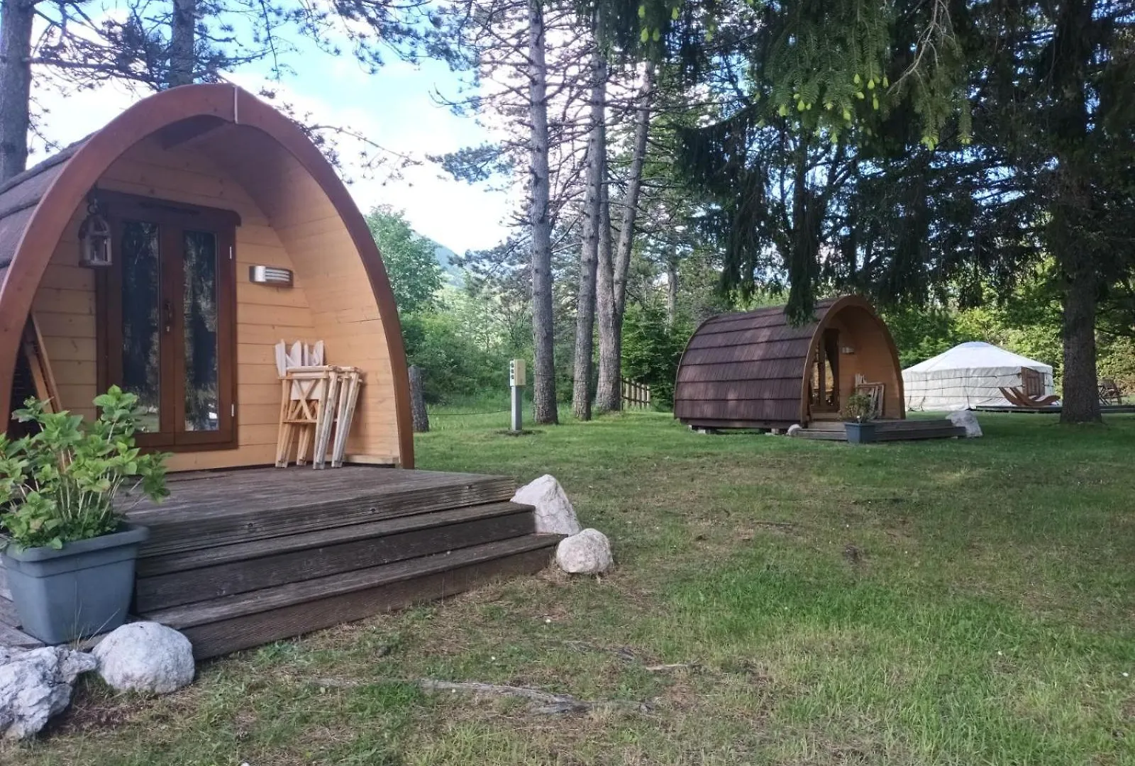 Cabane En Bois Pod 2 Champfromier