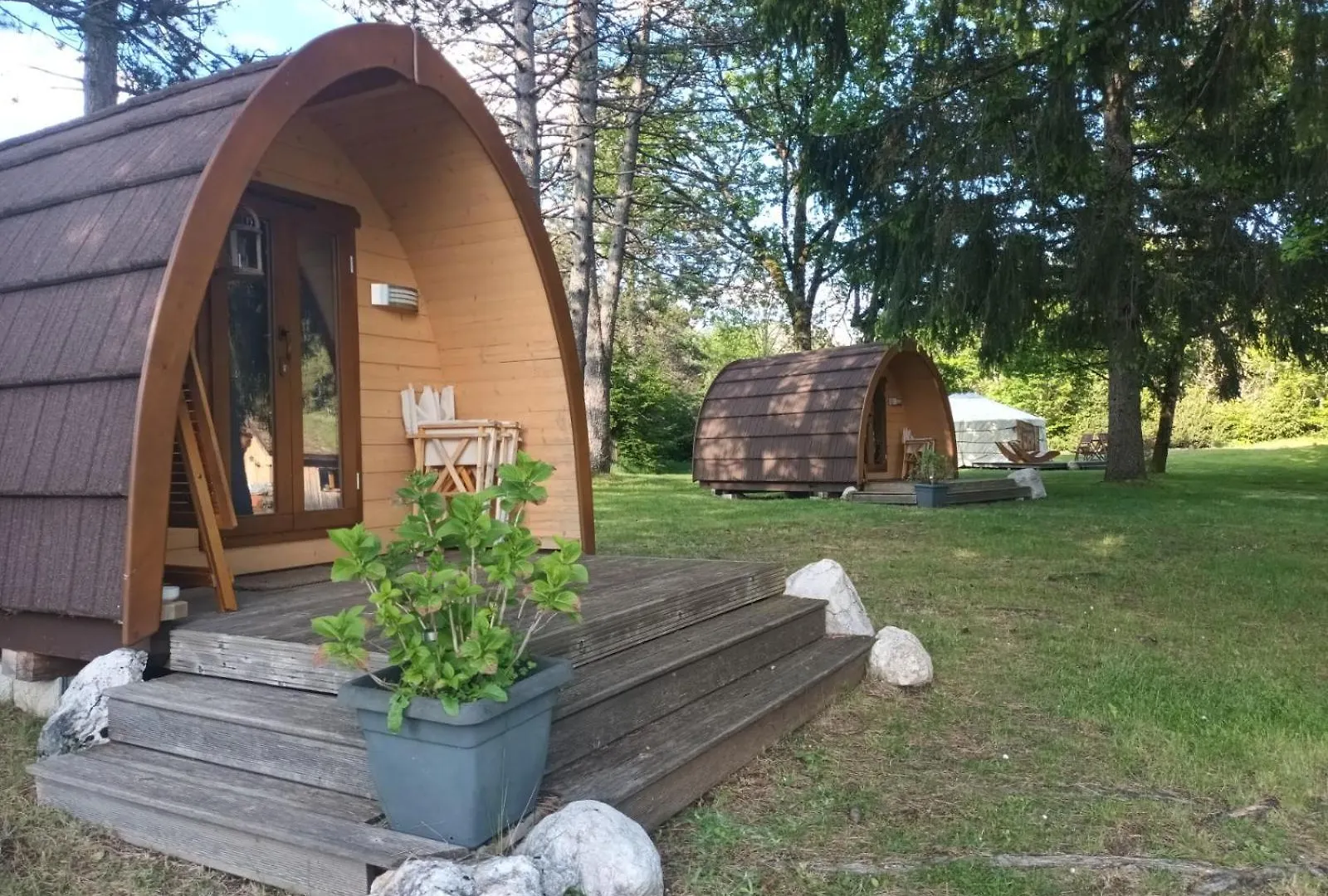 Luxury tent Cabane En Bois Pod 2 Champfromier